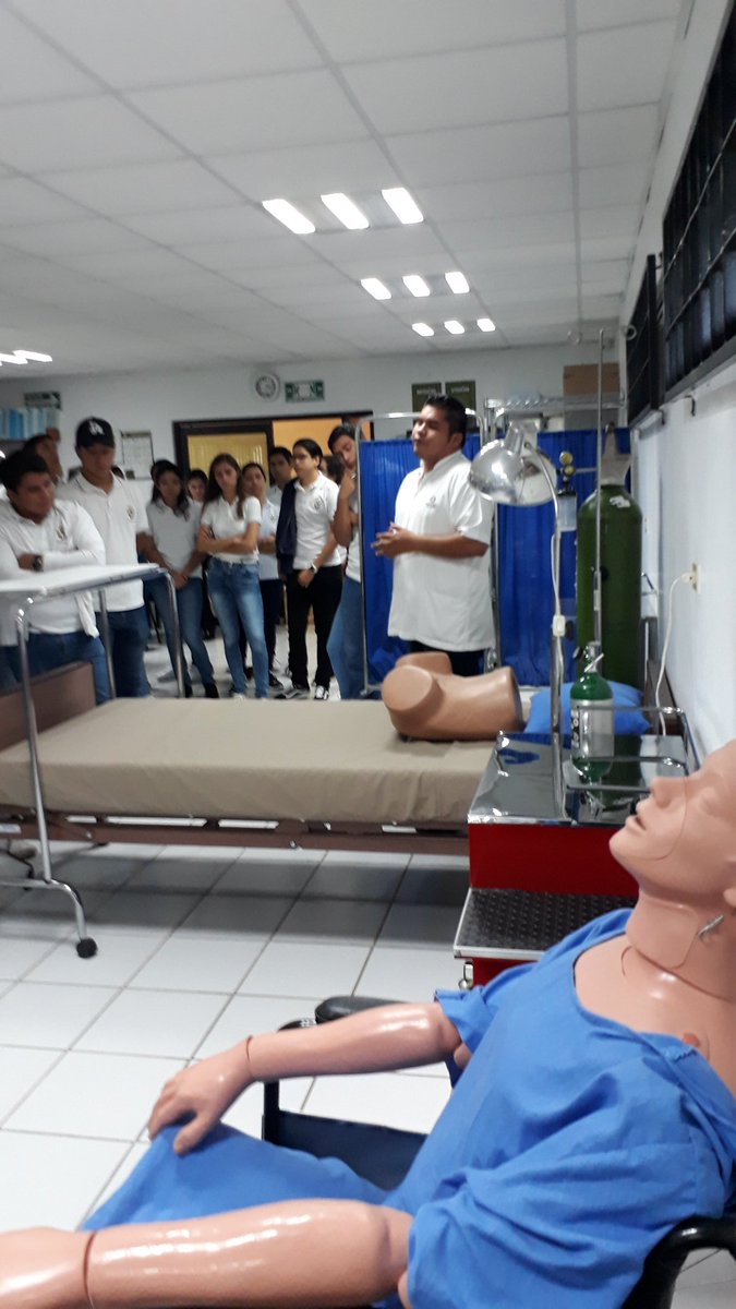 UOlmeca's tweet photo. Los visitantes del #ICHT también recorrieron los laboratorios de Enfermería, Biomédica y Médico Cirujano. https://t.co/FO873RhwSj