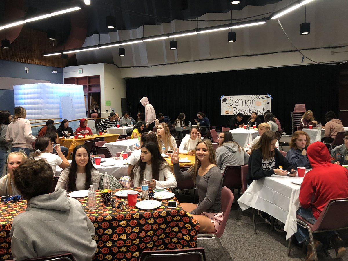 RBVHighSchool's tweet photo. Class of 2020 Senior Breakfast! #rbvhs #ranchoIMPACT #respecttheranch https://t.co/B23w9CbHB1