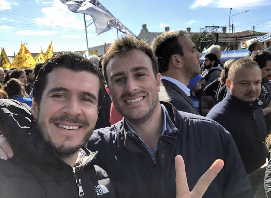 matutelf's tweet photo. Felicitaciones por la reelección querido amigo y compañero @hernanralinqueo desde aquella #RedComprar hasta hoy donde nuevamente tu querida 25 de Mayo te volvió a elegir.
Abrazo enorme✌🏻 https://t.co/HuKJAlE1ZV