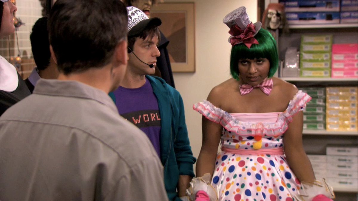 ooc__theoffice's tweet photo. October 28 2010:

The branch hosts a costume contest to win the Scranton-area coupon book worth over $15,000 in savings. In protest to this nonsensical prize, Oscar dresses up as a "Rational Consumer", which ends up winning the contest in an ironic twist. https://t.co/QHD2907iEr
