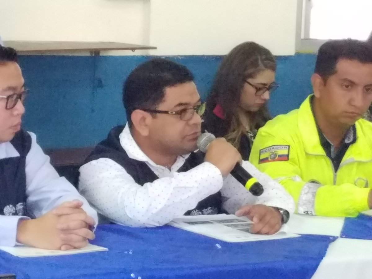 Salud_Guayas's tweet photo. #Durán I Director Distrital @DrBillyDuarteV participa del Minuto Cívico y Mesa Técnica organizada por @GoberdelGuayas en la Unidad Educativa "Carlos Luis Plaza Dañín", como parte del Programa "El Gobierno en tu Colegio" @Educacion_Ec #MSPdeTodosyParaTodos https://t.co/cf1rUEtx1a