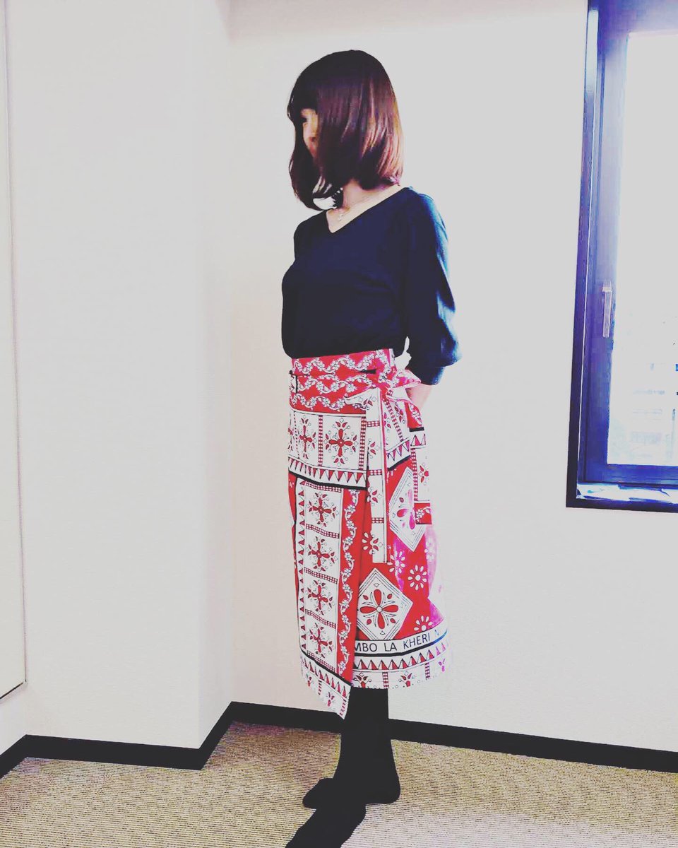 大山江利子 ミディアムサイズは 160センチのモデルさんでひざ下10センチぐらい これからの季節 ロングブーツにあわせても A スカート アフリカ布 カンガ 巻きスカート ラップスカート