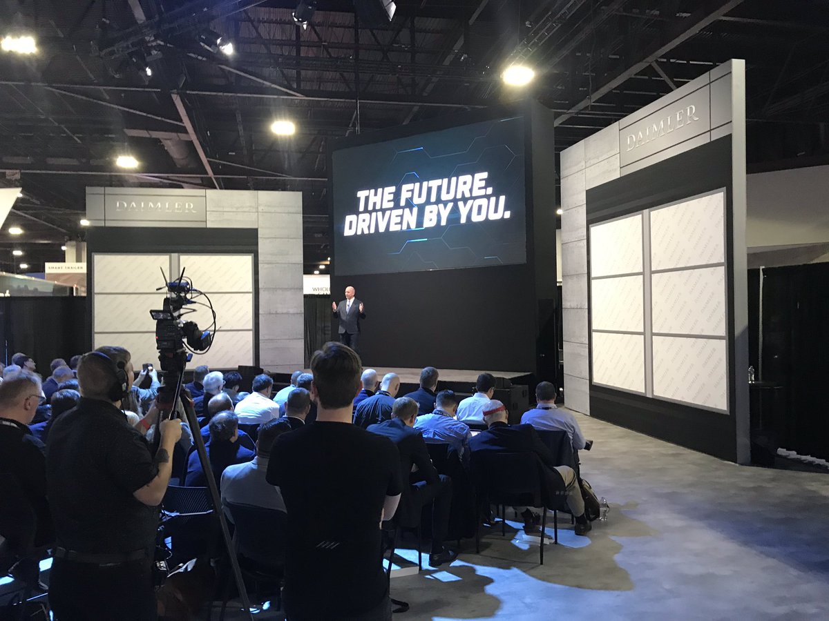 Commit2Safety's tweet image. Opening conference at NACV. Roger energized the whole hall with what lies ahead of us in trucking ecosystem.
#SafetyEfficiencyUptime