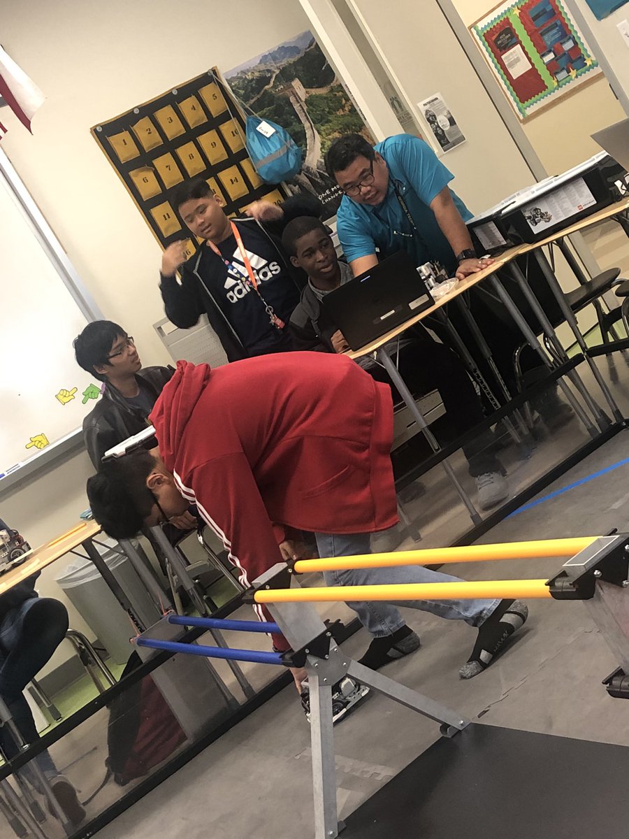 AliefECHS's tweet image. Coding bright and early ☀️ this morning!! #STEMeducation #STEM #buildingrobots