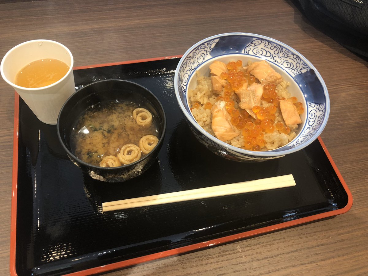 ゆうやん 仙台で有名な食べ物と言ったらはらこ飯 牛タン ずんだぐらいかな ホテルの牛タンは恐ろしくうまかったな