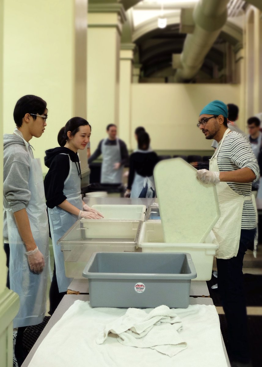 Although it was such a rainy morning, our volunteers still made their way out to lend a hand at our Sunday meal 😇 Thank you everyone who came out yesterday, it was a rainy day turned sunny because of you guys! #soupkitchen #volunteer #volunteernyc #stfrancisxavier