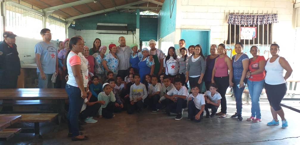 Gracias al Gobierno Bolivariano del Pdte. .<a href="/NicolasMaduro/">Nicolás Maduro</a> La Autoridad Única de Educación <a href="/leoalvacabrera/">Prof. Leonardo Alvarado</a> visito la E.B.N "Teresa Carreño" Del Mcpio Zamora #Aragua donde iniciarán las reparaciones de la institución educativa. @psuvaristobulo #DiplomaciaDePaz <a href="/mppevzla/">MPPEducación</a>