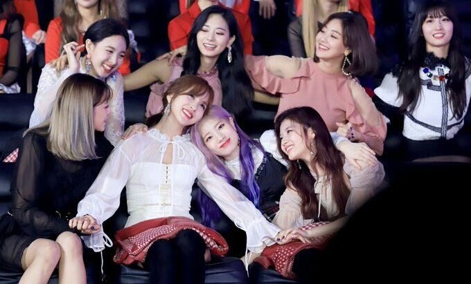 peachmomox's tweet photo. "WHO DO YOU LOVE THE MOST?"

#MAMAVOTE #twice https://t.co/cm5JX3NgXz