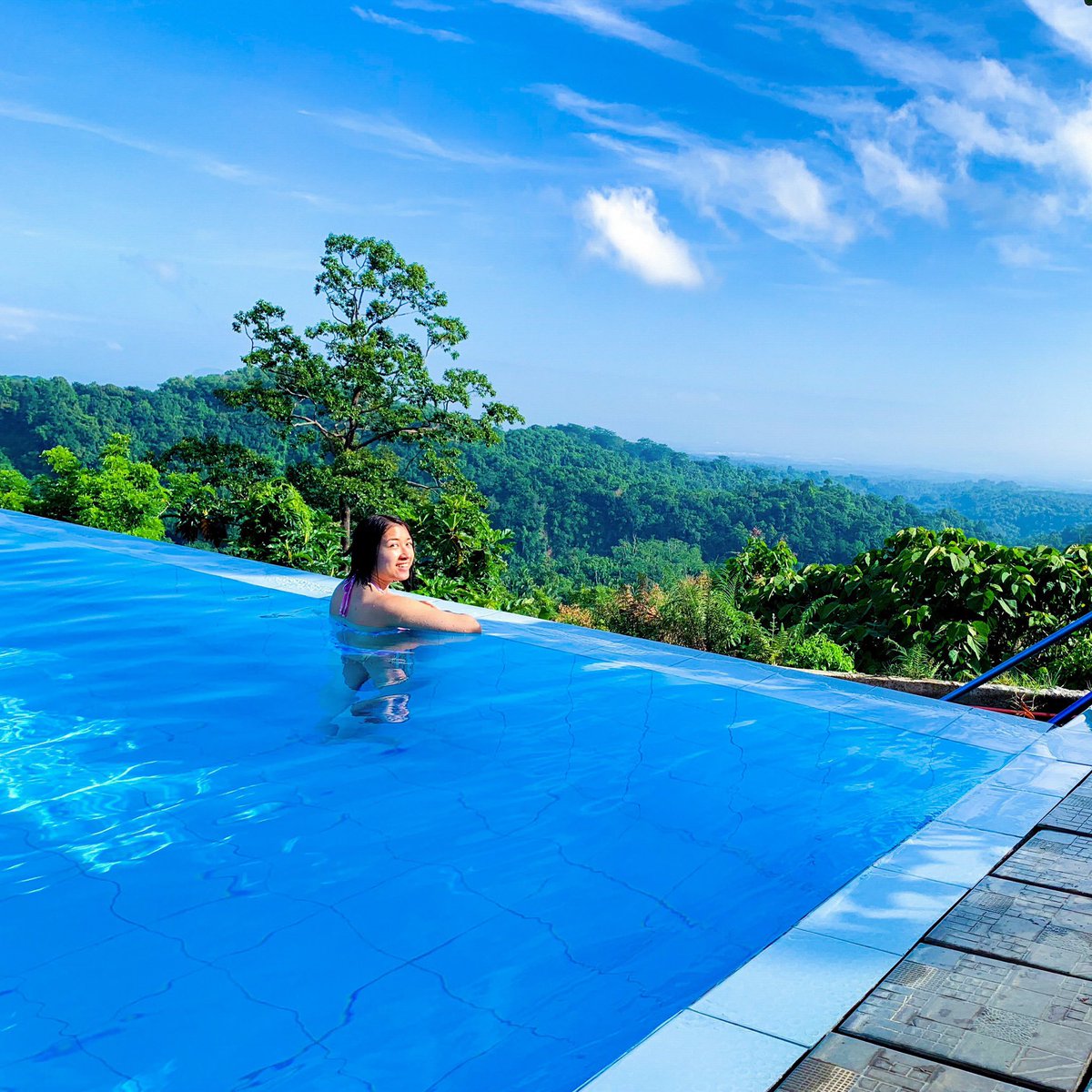 Infinity pool + nice view + sun 👌🏼 #infinitypool #resort #adventurepark #bataan #philippines #travelphotography #travelgram #instatravel #travel #wanderlust #stephmuneztravels