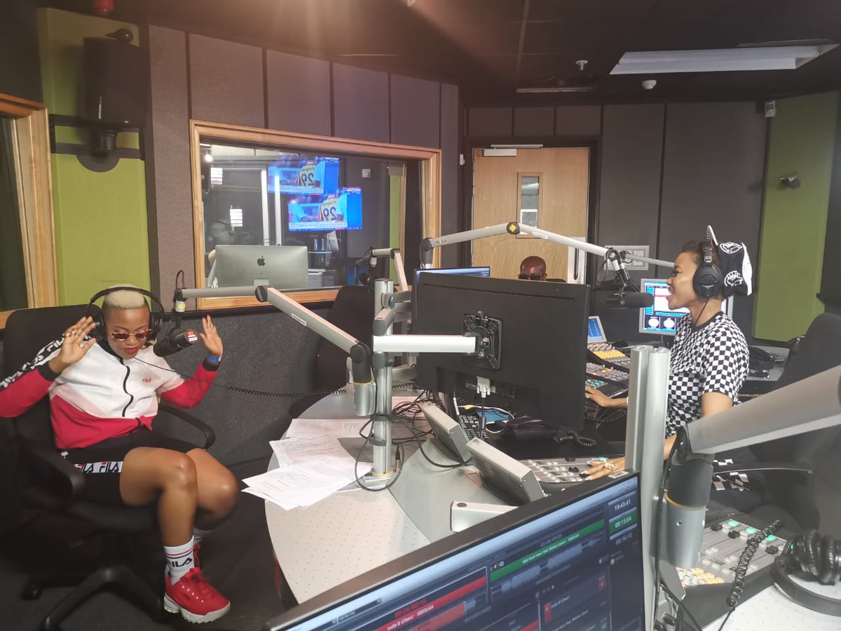 NelzAfrica's tweet image. Got to chop it up with @LootLove &amp;amp; @DJJawz on Saturday... Amazing conversation talking #ThuggieEP and all things HipHop 👌🏽
Got none but love for the #AbsoluteHipHop fam ♥️

Thank you for bumping my tunes. 🙏🏾