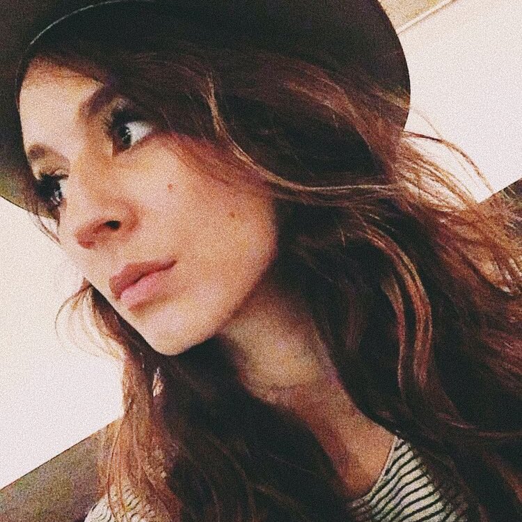 cambellisario's tweet photo. happy birthday to the actual loml, i truly hope you have the happiest birthday with everyone you love. thankyou for all the great things you do for the world, youβre truly appreciated β‘ i love you with all my heart troian <3 #cheersto34years
@Sleepinthegarn https://t.co/0orHbqE2UM