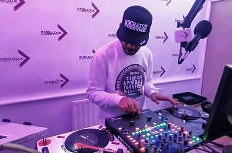 djsamyofficiel's tweet photo. A few weeks ago... Live on PULSE 88 FM (London-Uk). 2 hours live talk & Mix show using 2 @Numark #pt01scratch and a @RaneDJ mixer. We did it! 😊 #ScratchEverywhere #londoncity #pulse88 #portablism #NumarkCulture https://t.co/28rSl8awJo