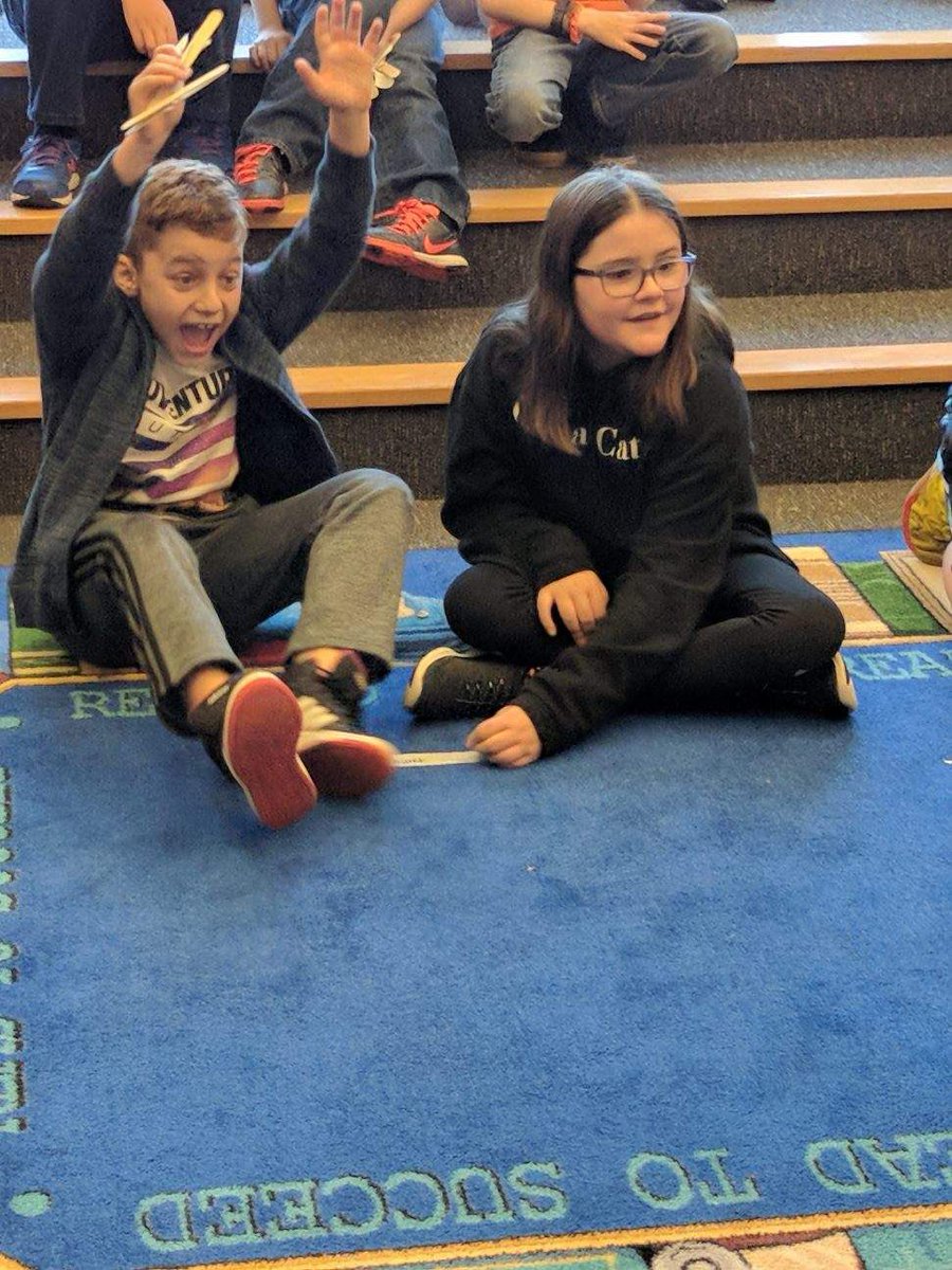 UESLibrary's tweet image. Bringing STEM to the UES library while having fun doing punkin’ chunkin’ @UESPrincipal