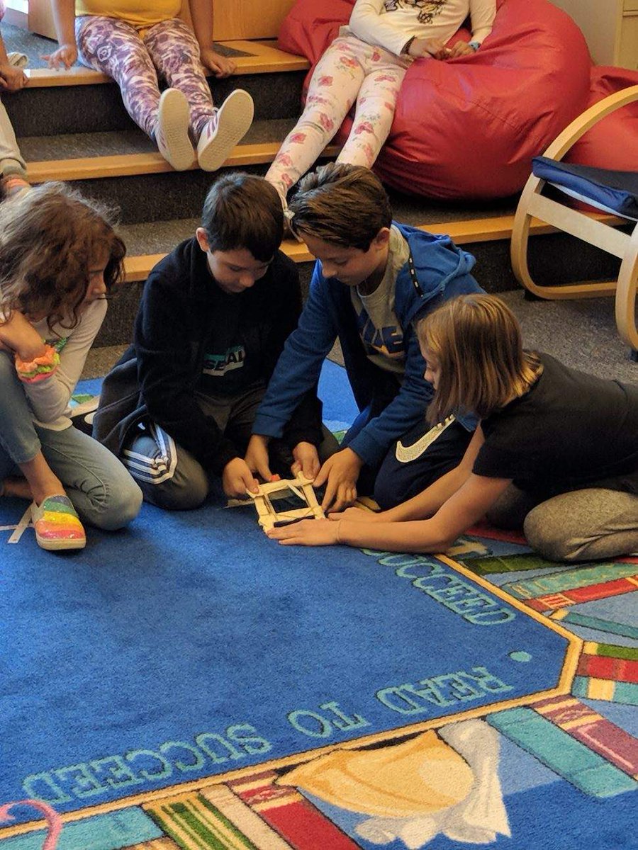 UESLibrary's tweet image. Bringing STEM to the UES library while having fun doing punkin’ chunkin’ @UESPrincipal