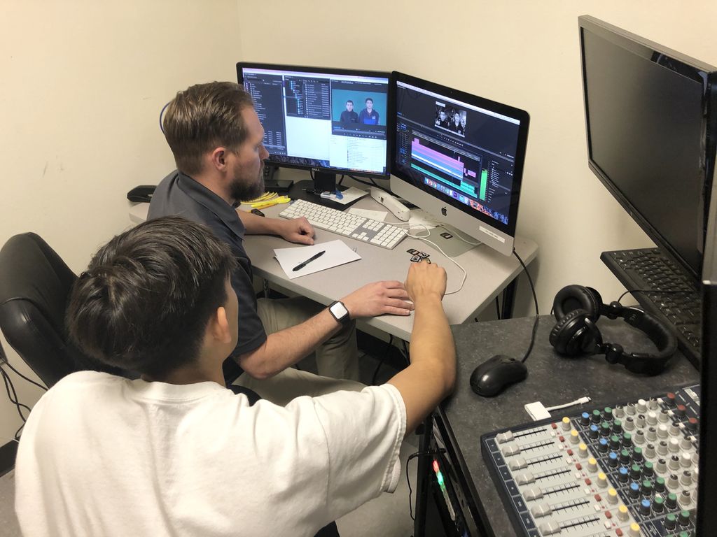 SeguinHSTx's tweet photo. 🎥 MatCast & Audio Visual students simultaneously edit new video with Mr. McCrary, Digital Communications Instructor, for release, and analyze old tapes for learning purposes @SeguinHSTx this morning. #MatadorLearning https://t.co/gQeVUnDyr9