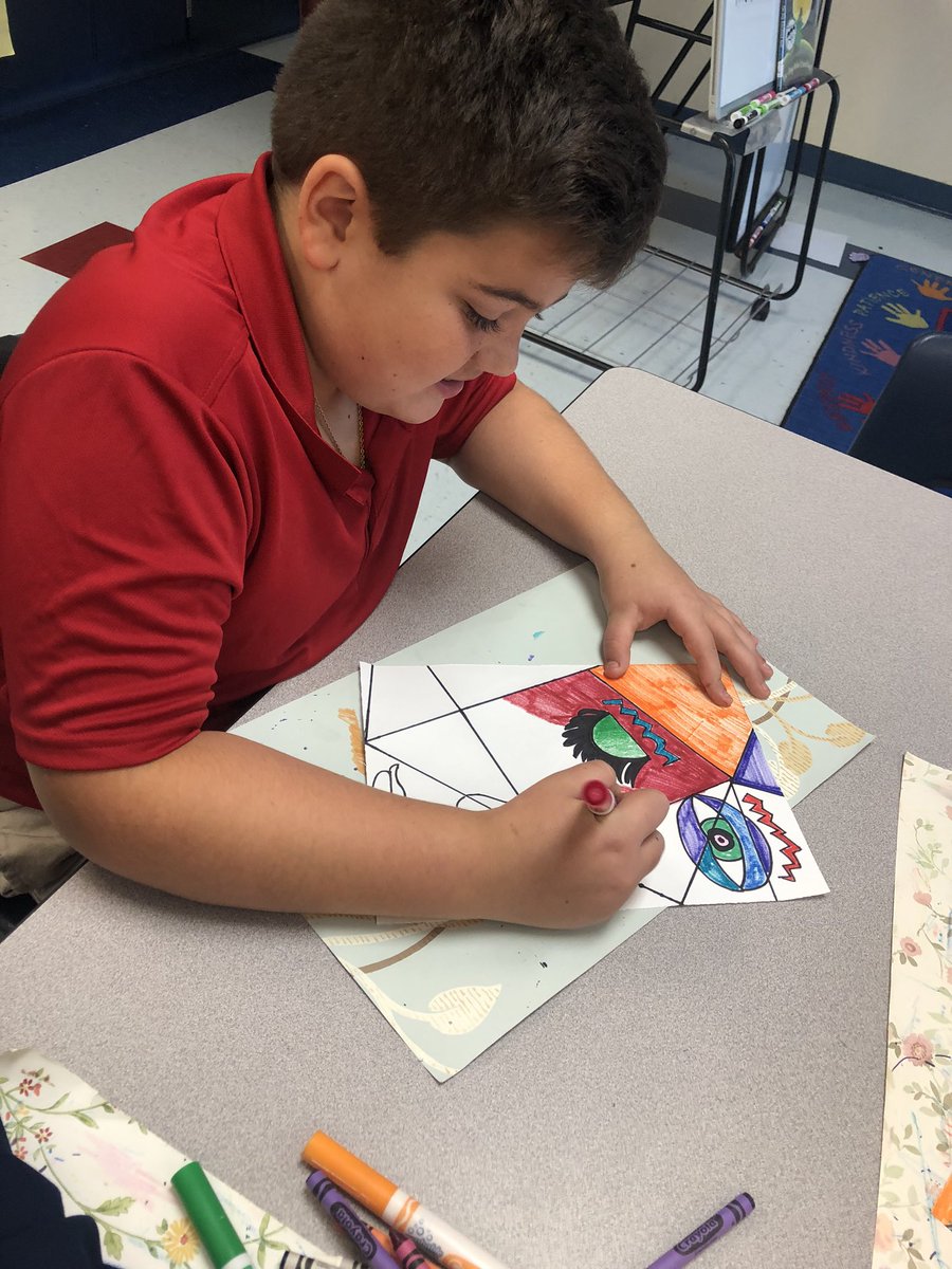 dewestudio's tweet image. Spent my Monday morning working with these amazing 4th grade artists!!! Fraction Faces inspired by Picasso’s Cubism is a great way to merge math and art together! #TAPprogram #artintegration #artteacherlife #K12ArtChat