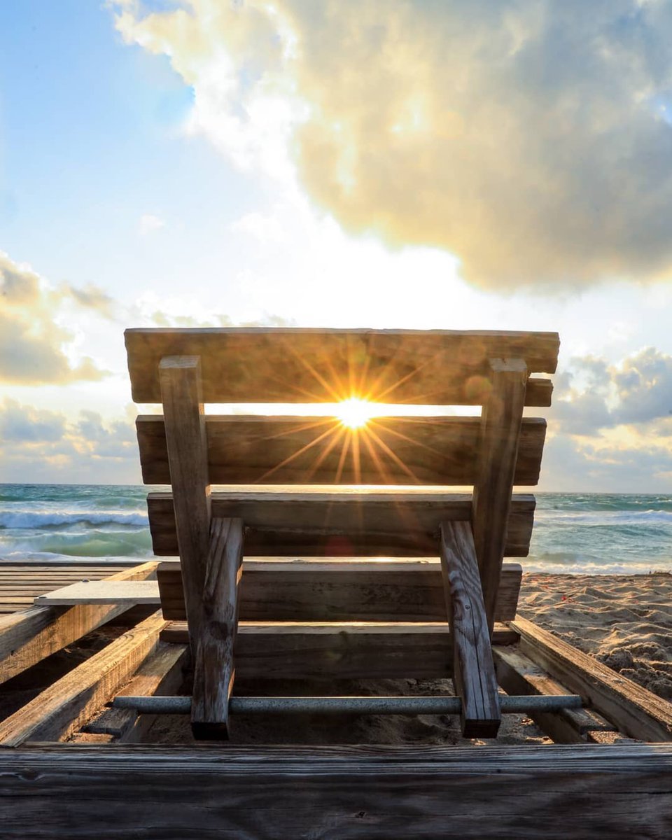 beachlifemind's tweet photo. “Change your thoughts and you change your world” 🌅 #beachlifemindset #beachystateofmind #thinkbeachythoughts
photo: @flo_calgrl https://t.co/5DpRJHpncr