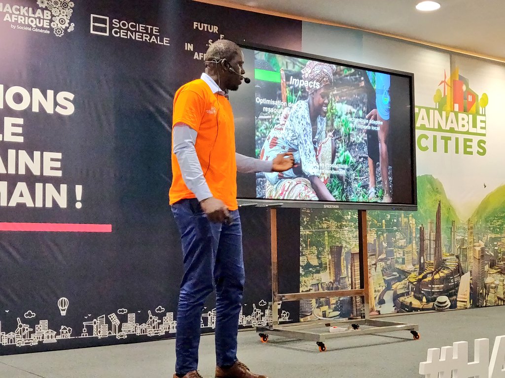 SG_HackLab's tweet photo. Pitch N°4 : @TechAyyana présente son système de smart irrigation, de collecte, de qualification et de valorisation des données agricoles.
#Agritech #HackathonSustainableCities  #Senegal #SaintLouis #Dakar https://t.co/5B2oqGI7If