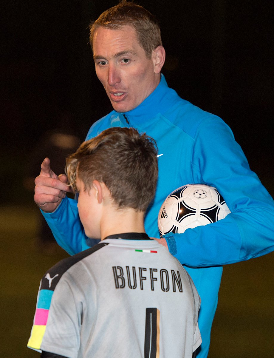 FREE GK Training Session with @ChrisKirkland43 for the 1st 20 responses next Monday night at St Bedes High School, Ormskirk!! Train with the very best!! Apply via the link (Child's age and club team) tinyurl.com/y34nsjy3⚽️#NextGeneration