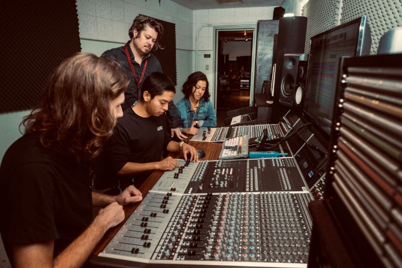 California State University, Chico has recently installed a 24-channel ASP8024-HE mixing console, upgrading its facilities to ensure students continue to get the comprehensive music and audio engineering learning experience they expect.

audient.com/2019/10/28/csu…