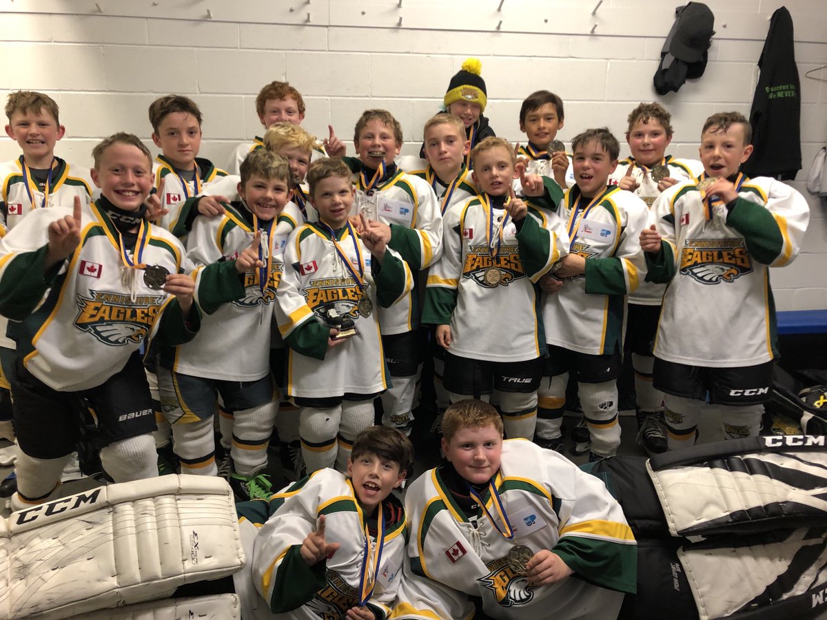 bstevenson34's tweet photo. The Blades Hockey Group / Realty Guys Ennismore Eagles Atom Reps win Gold at the Matt Duchene Fall Classic!  These players demonstrated fantastic teamwork in all of their 5 victories!  Congratulations to all of the players!  #proudcoach https://t.co/49zMZZUURx