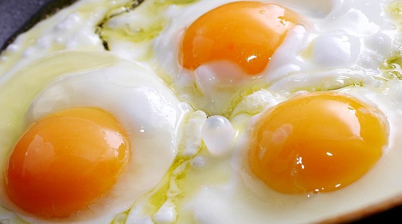 Sağlıklı doymuş yağların kalp hastalıkların asıl sebebinin “yağdan fakir beslenme” artık saklanamıyor. Herkese bugün “tereyağında yumurta” ısmarlıyorum.
ahmetrasimkucukusta.com/2014/10/26/yaz…