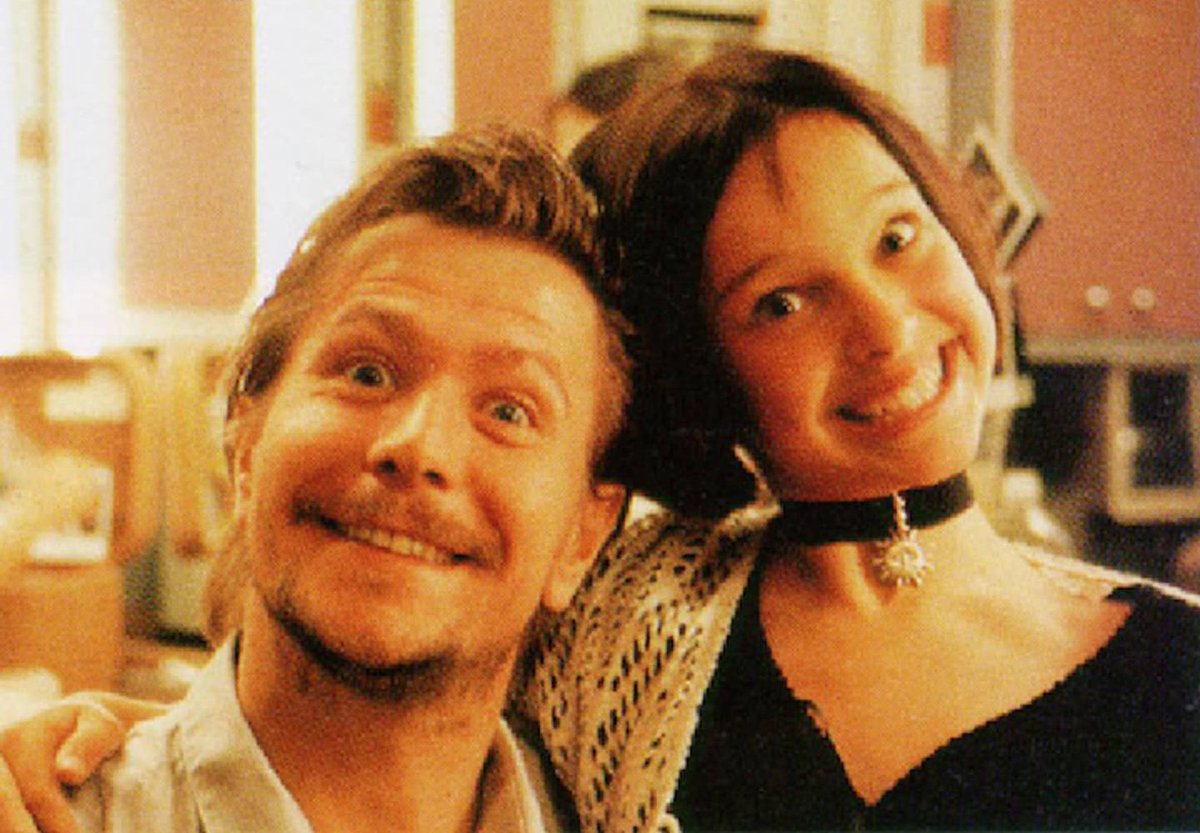 veeeksin's tweet photo. Gary Oldman &amp; Natalie Portman (Léon: The Professional, 1994) #BehindTheScenes https://t.co/OidufEv2B3