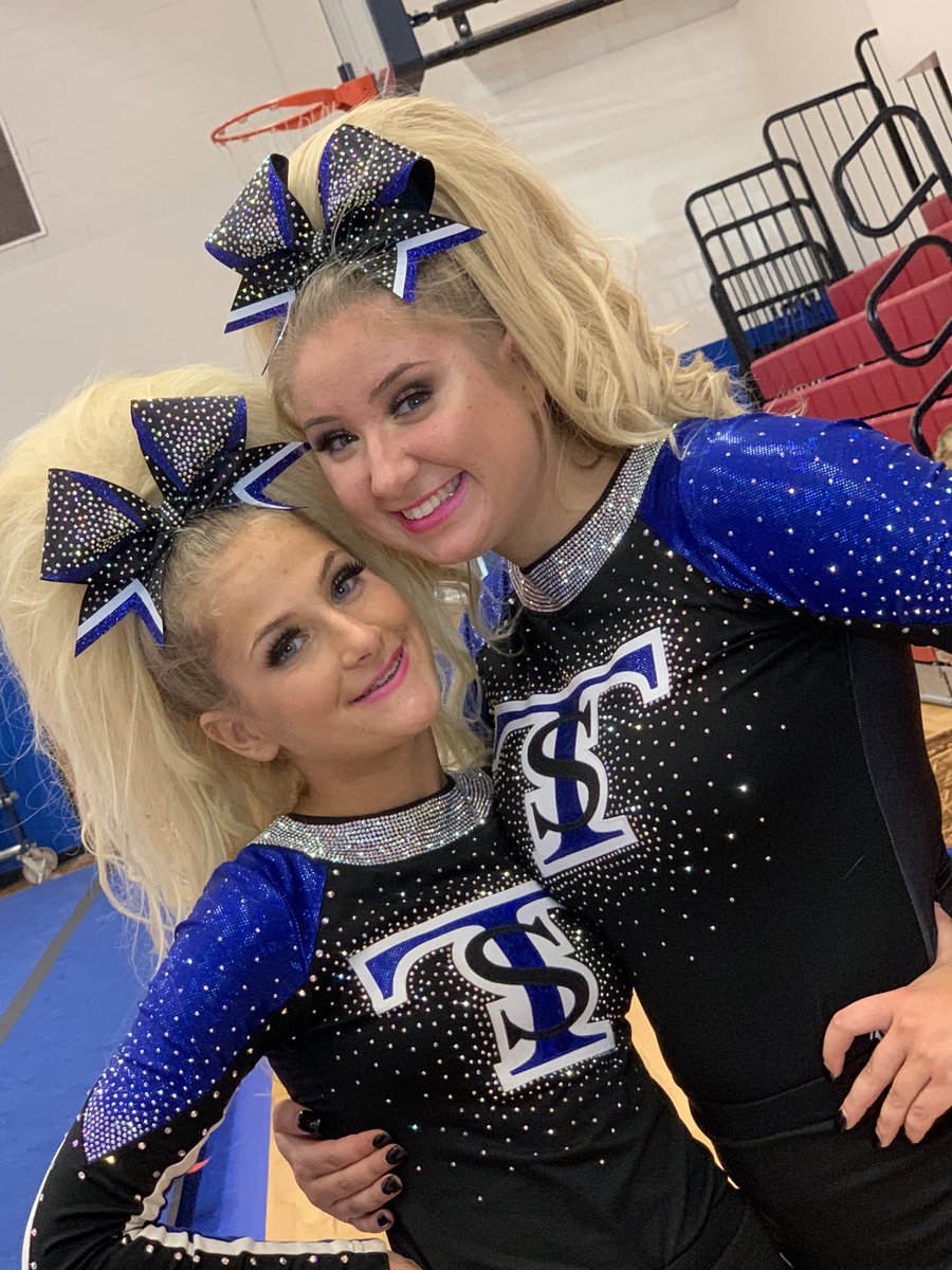 shoutercadey's tweet photo. #ShouterShowcase #ShoutervilleShowcase @senior_ivy lookin strong! #IVYforlife @twistandshout1 https://t.co/6c6qC5yU7v