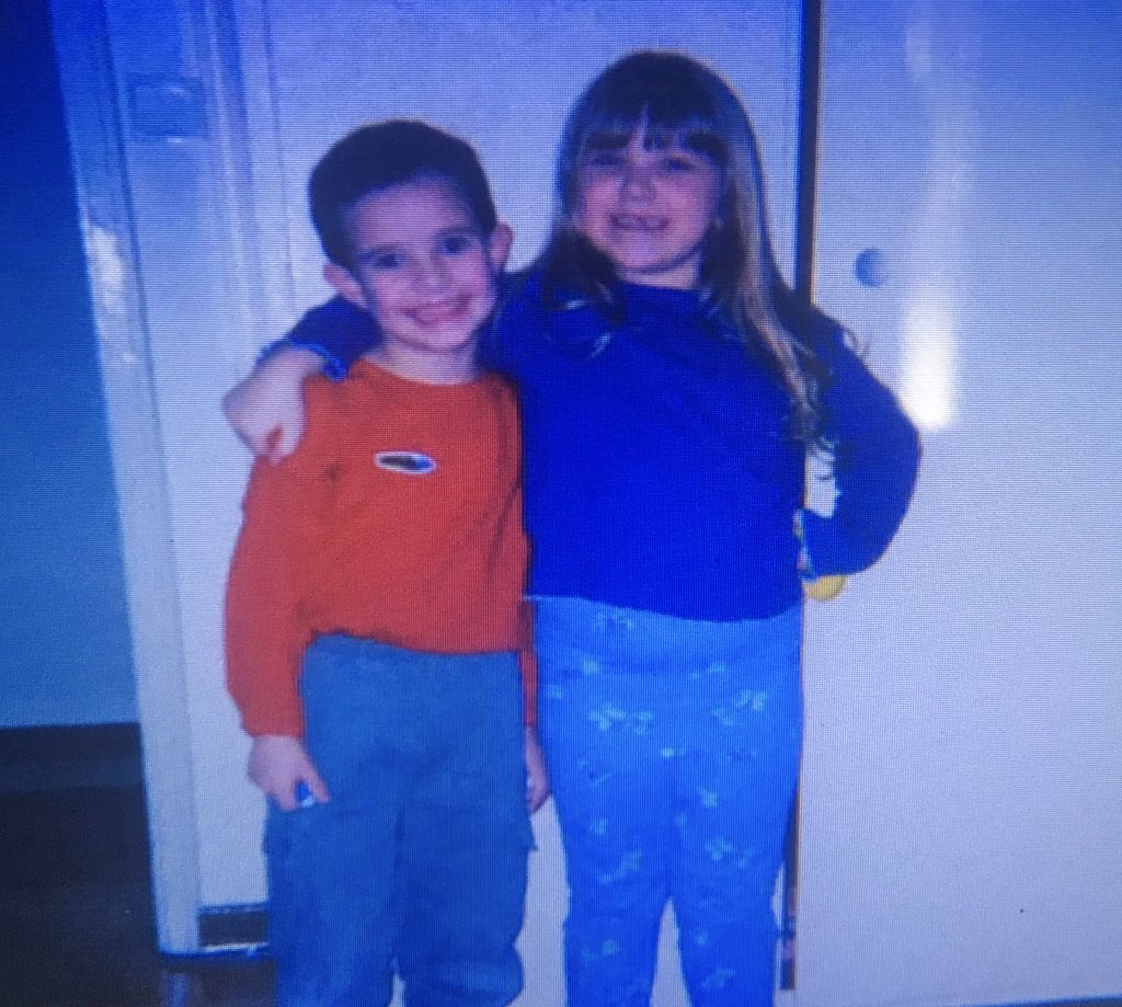 brianna_alwxis's tweet photo. Hi twitter do your thing and help me find my childhood best friend please. https://t.co/2TVMVJaMXm