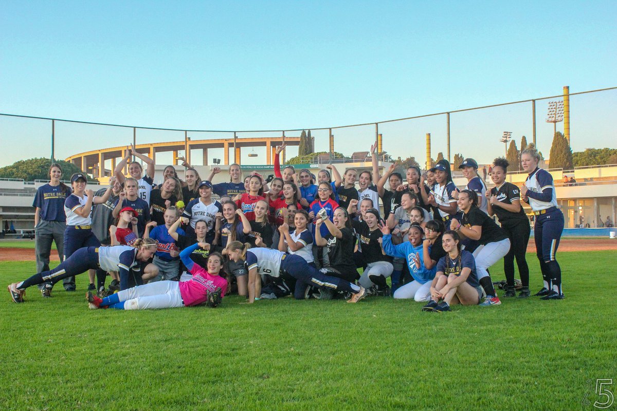 Catalunya tasta el softbol universitari americà en el 1r partit internacional del camp de Montjuïc de softbol 🥎🇺🇸fcbs.cat/wp/catalunya-t…