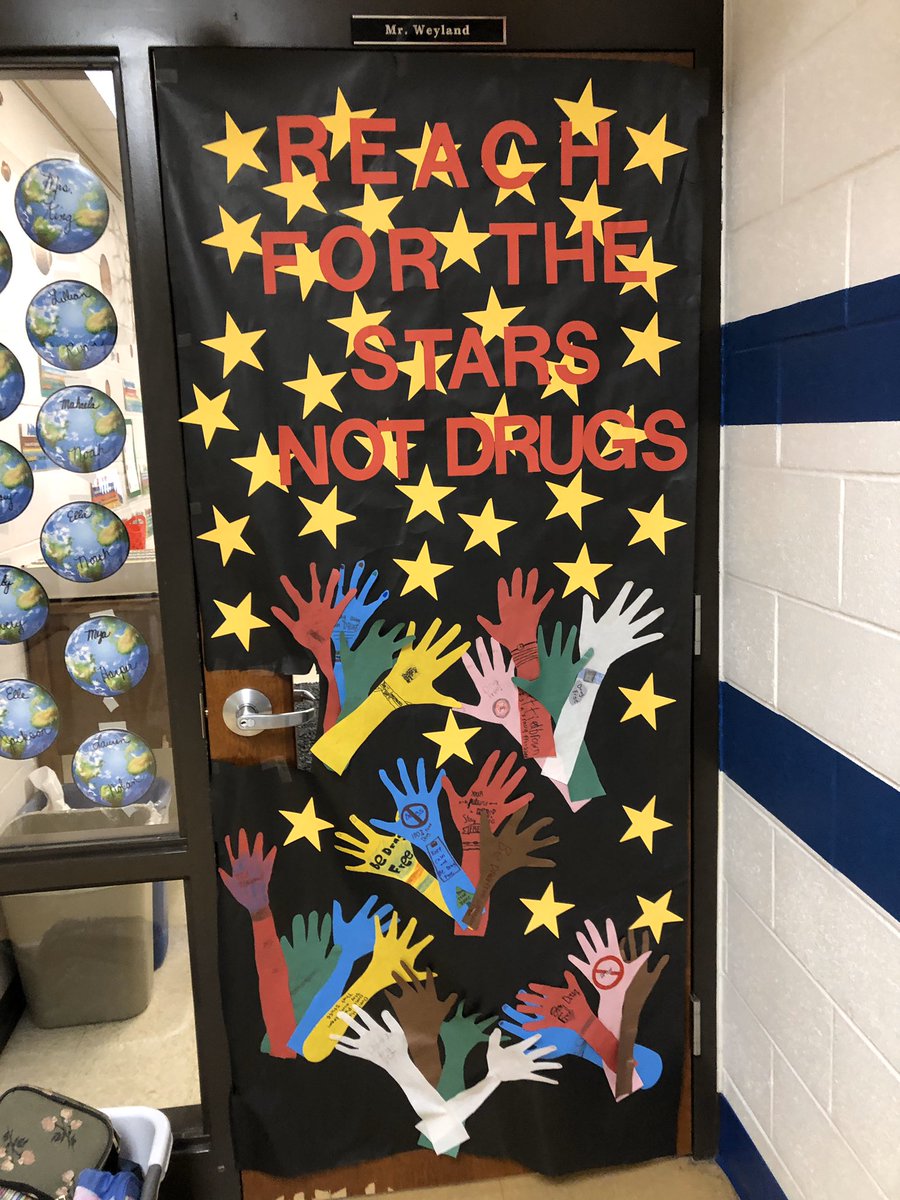 WaterfieldFaith's tweet photo. Red Ribbon Week- impressive door decorations!  #lettiebrown https://t.co/vRujgYhz45