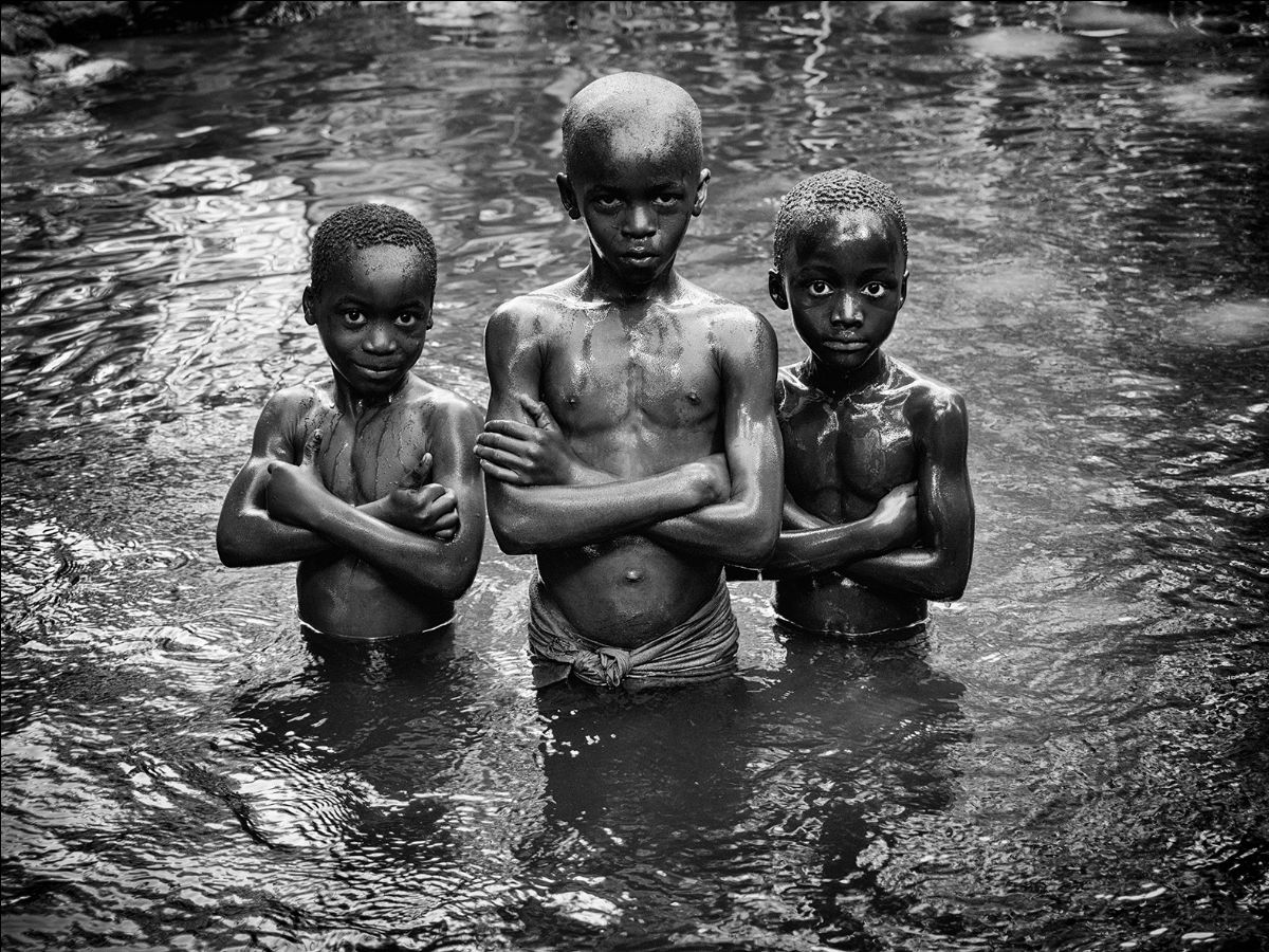 LOeildelaPhoto's tweet photo. Photographic events 28 October - 03 November, 2019 - https://t.co/0Vsz4PaVbl #agenda #exhibition #zurich #paris #prixlevallois #prize #winner #argentic #pierrotmen #Madagascar #children #futur #sissifarassat #bildhalle #klapty #revolution #technology https://t.co/HLwEjMaXfi