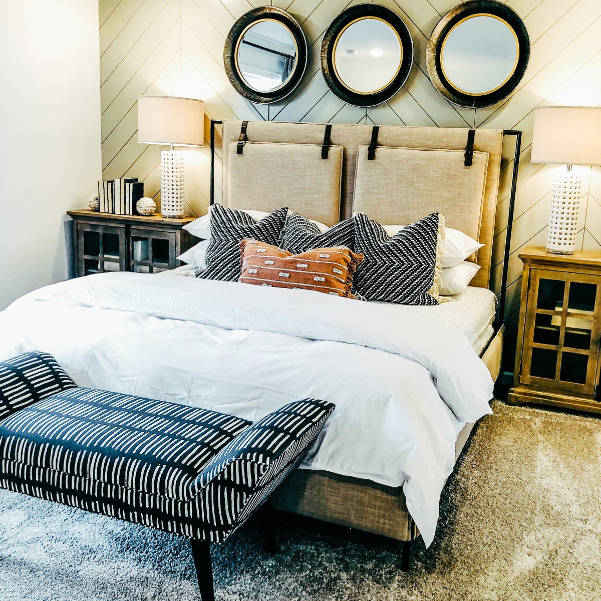 BuildersDesign1's tweet photo. BOLD contrasts and linear stripes mixed with organic materials make this a relaxed, yet sophisticated master bedroom! π ποΈ
Spring Valley Ranch / 39208F / Century Homes
#buildersdesign #modelmonday #interiorodesign #maximizeyourroi #ourresearchsellsmorehomes #trendexperts https://t.co/vLmpdnkNMc
