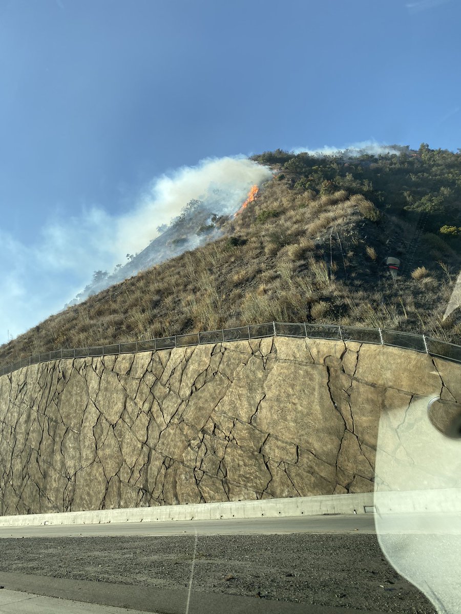 brookewexler's tweet photo. 20 mins ago on the 405. It’s closed now but steer clear everyone! #KTLA https://t.co/8a3yaj6lVk