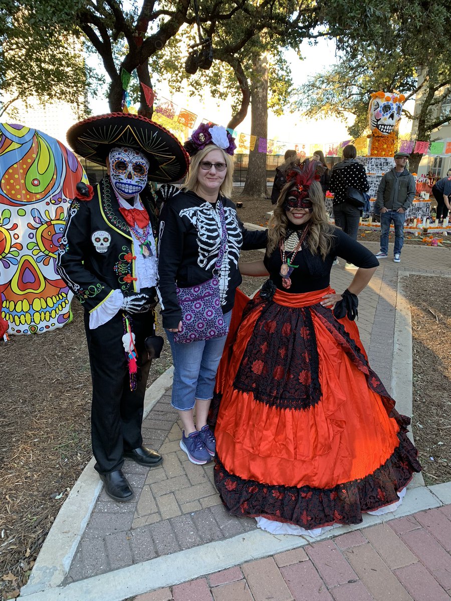 MrsErikaDMtz's tweet photo. I’m in it to win it 💀💙💀💜💀💛💀🧡💀💚���🖤💀❤️@SHH_losfresnos https://t.co/WlWQew1xBq