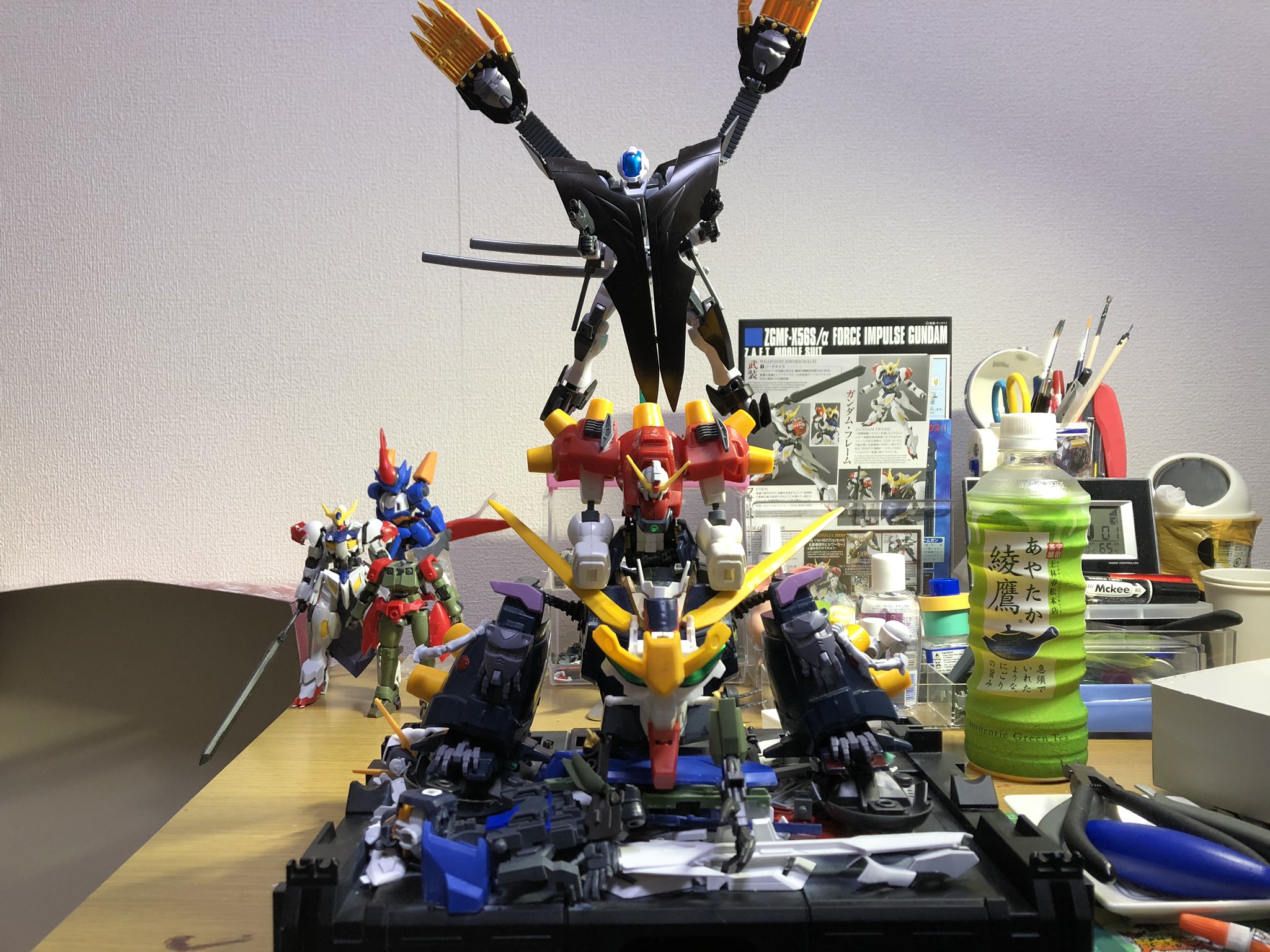 りょうすけ もはや何 デビルガンダムの頭部をディスティニーの頭部に変更 プラス腕関節にボールジョイント追加したくらいかな あとは昨日やってなかった接着かな 接着面はちゃんと綺麗にしました 笑流石ね ガンプラ 魔改造 デビルガンダム 悪魔