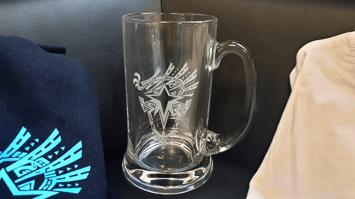 JVCom's tweet photo. 🐉 CONCOURS MONSTER HUNTER !
Remportez :
- Une MAGNIFIQUE chope en verre
- Un tee shirt (L)
- Un hoodie (M ou XL, le premier gagnant choisit la taille)
DEUX GAGNANTS : RT + FOLLOW !

Fin le 29 à 14h, règlement : https://t.co/kwPlB9tTa3 https://t.co/GBNjc46wta