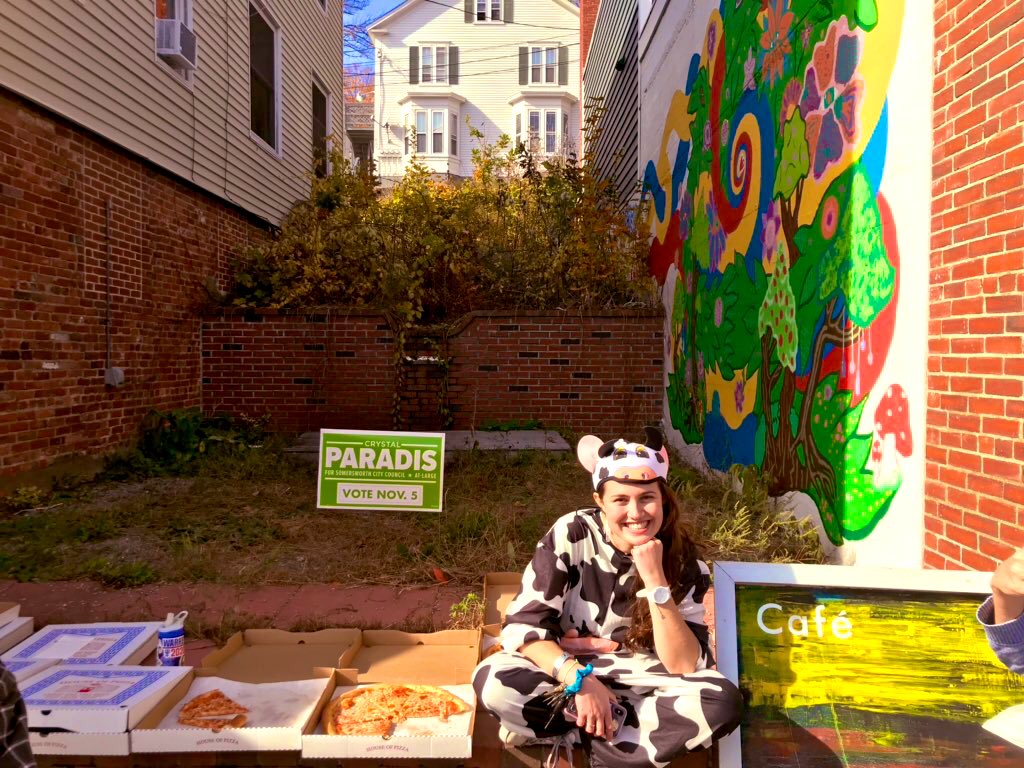 jcald26's tweet photo. OH. MY. GOD. THOSE WARREN PEOPLE ARE STILL GOING. A little pizza and a lot of great conversations are keeping us going through a long day of door knocking. Not to mention some serious udder energy🐄🤠
#WinwithWarren #youthvote #organizeeverywhere https://t.co/0YGcSzdT7w