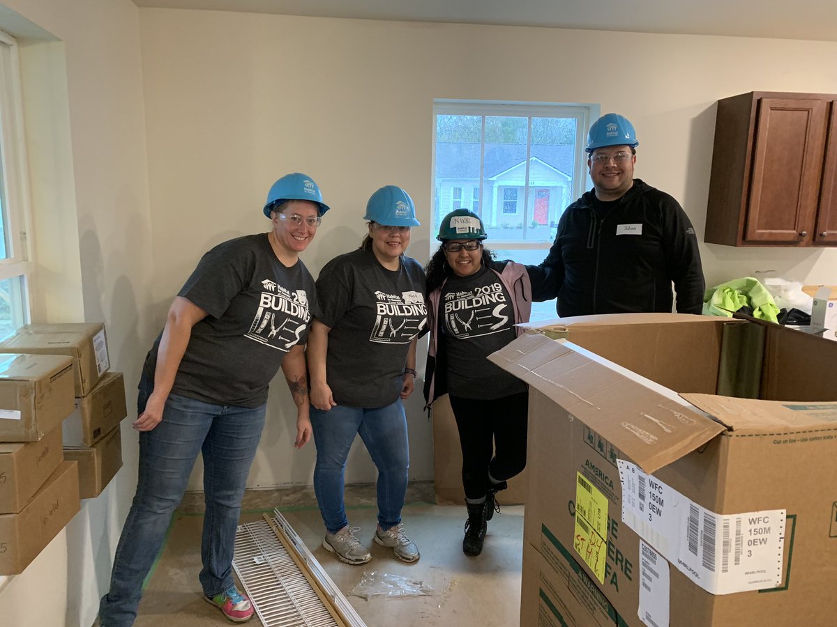 MariaBarcena6's tweet photo. Another amazing day in the books with @HabitatNash and @TMobile. Thought of the day: “you do not need to know someone personally to help them. Building connections everyday” #family @AppletonChad @jleach99 @CallieField https://t.co/QgaRq4w7G4