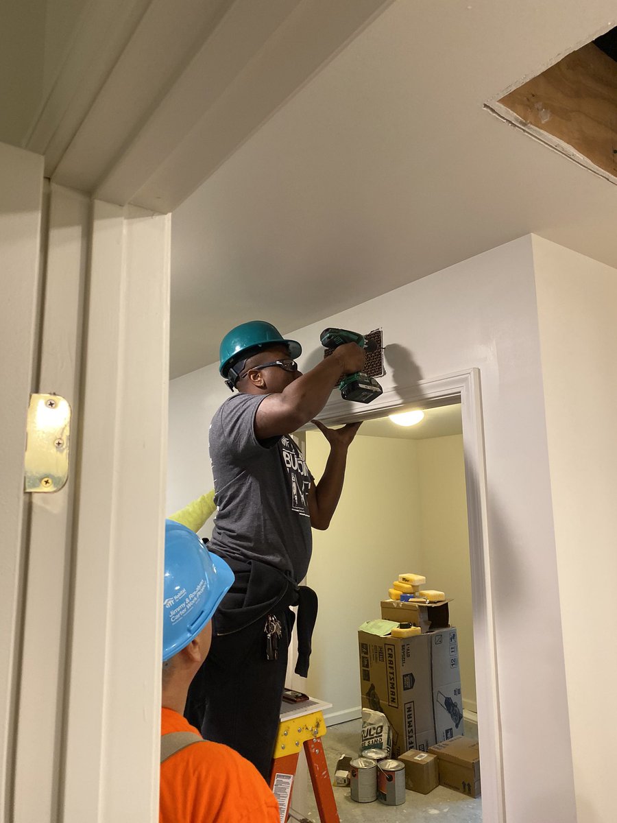 MariaBarcena6's tweet photo. Another amazing day in the books with @HabitatNash and @TMobile. Thought of the day: “you do not need to know someone personally to help them. Building connections everyday” #family @AppletonChad @jleach99 @CallieField https://t.co/QgaRq4w7G4