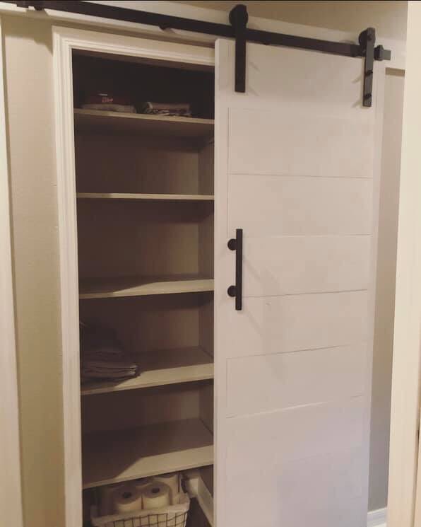 SamtheBuilder20's tweet image. Another fresh, new barn door finished! #SamtheBuilder #Project5 🚪✨👌🏽