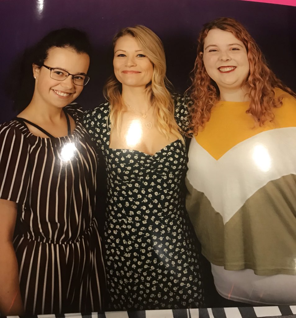 Then my photo with  @emiliederavin and  @Court_rankin She’s so sweet and kind 