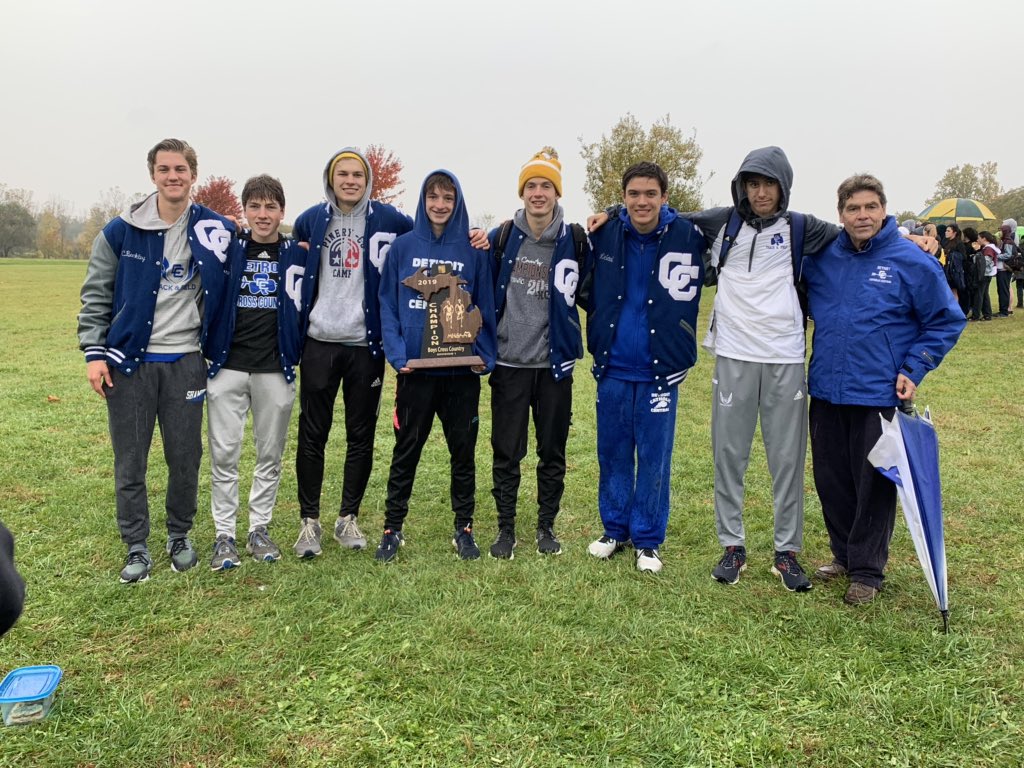 dugas_aj's tweet photo. Finally after all the hard work, it paid off. We are the Region 6 champs with a score of 54. State meet here we come! https://t.co/50udAibCm0