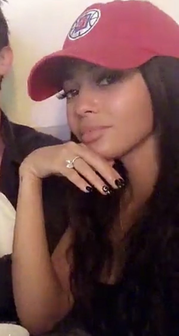 chonisinflame's tweet photo. Vanessa with her dark hair and caps is such a serve I'm sweating https://t.co/v4z44EuKO6