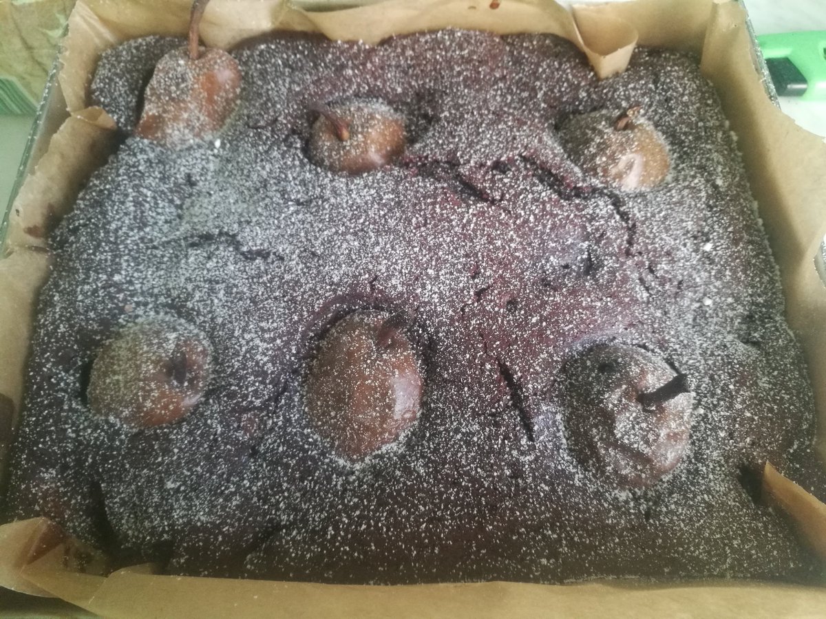 madzikadzia's tweet photo. Ciasto czekoladowe z gruszkami 😋 https://t.co/yMyA4BrLpr
