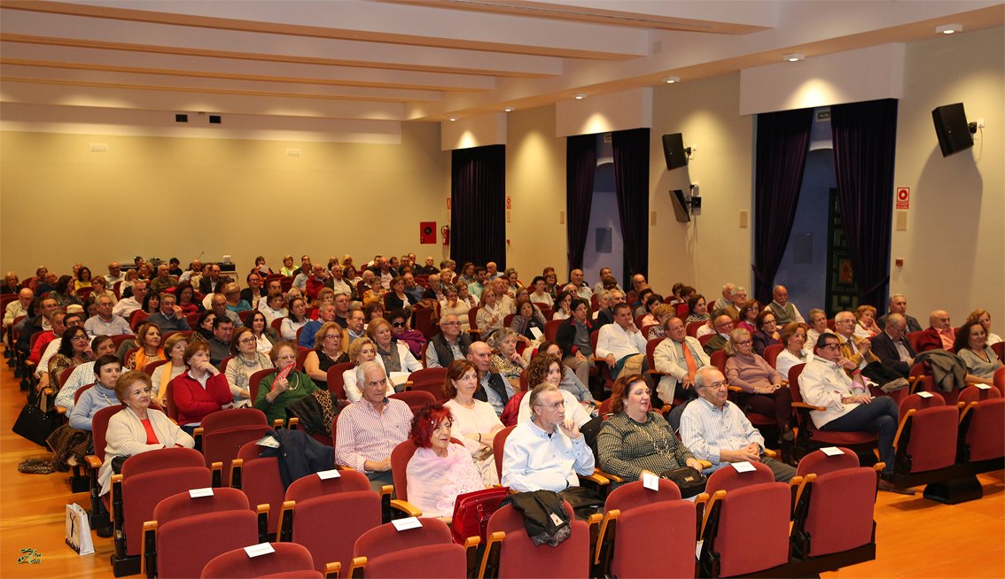 Solienses's tweet photo. Anoche en @dipucordoba se celebró el IX Encuentro de la Casa de Los Pedroches en Córdoba, dedicado este año a la radio de #LosPedroches, con @jesusvigorra @juanradioluna @RadioLunaSer @PRPozoblanco @AlcaldiaJuan  y la actuación de #Aliara https://t.co/SUDTnqWspS