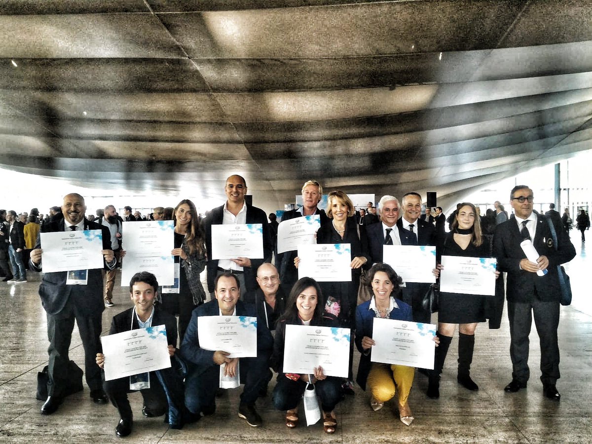 Il ritratto conclusivo insieme ai produttori dei #vini di #Sicilia che hanno ritirato oggi le #4viti della guida #Vitae2020 di <a href="/AISOfficial_ITA/">AIS Official</a> 
grazie a tutti!