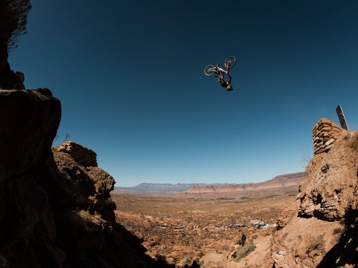 One of the biggest moments of #Rampage, Brendan Fairclough's monster backflip 🤘!
#NOSHORTCUTS #SCOTTbikes #SCOTTgambler #RedBullRampage #rampage2019