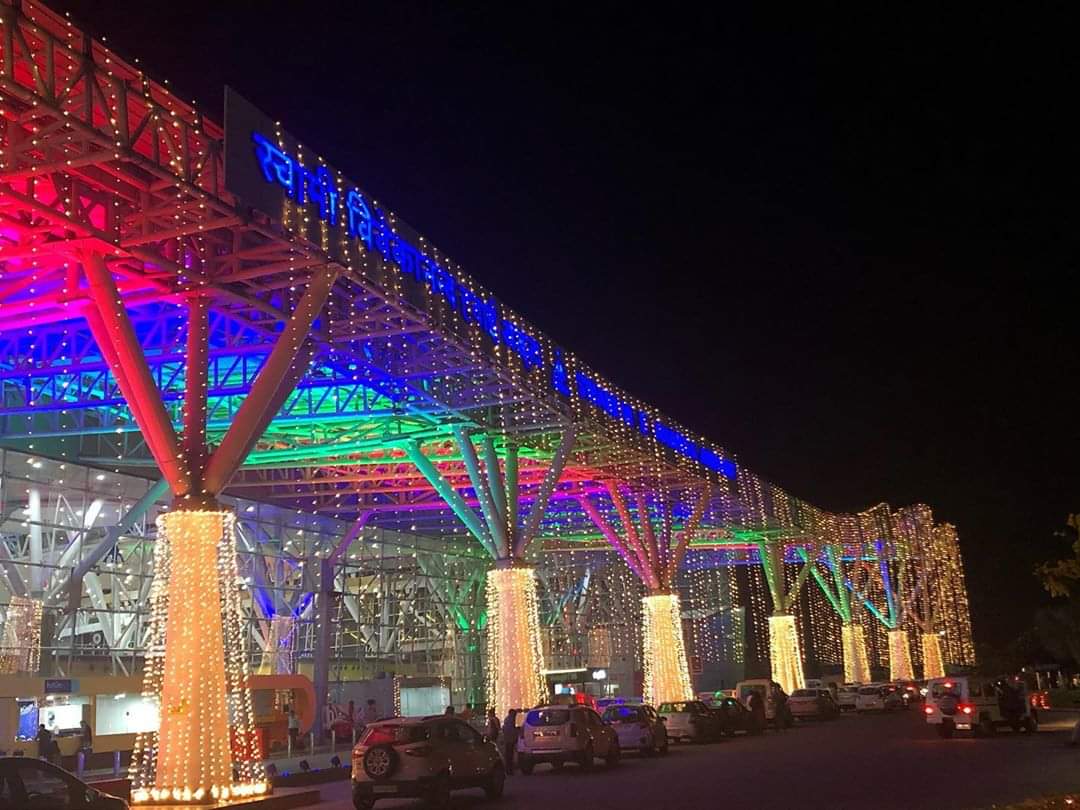 ProgressiveCg's tweet photo. This Diwali raipur airport that looks like a wedding venue!

Credit -souryavardhan
 #RaipurAirport #Diwailights #MorRaipur #Chhattisgarh #Diwali https://t.co/wZij0bT5cn