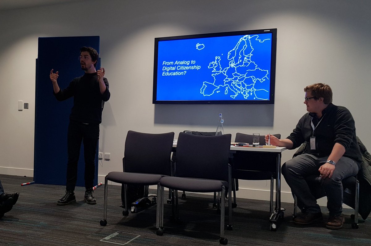 #NECE2019 in Glasgow continues with a discussion with <a href="/albanksy/">Alban Genty</a> &amp; @uhwberger about "From Analog to Digital Citizenship Education?". As we use similar tools in our work, it was exciting to learn more about <a href="/DiskutierMitMir/">Diskutier Mit Mir</a> / <a href="/TalkingEuropeTE/">Talking Europe</a>.